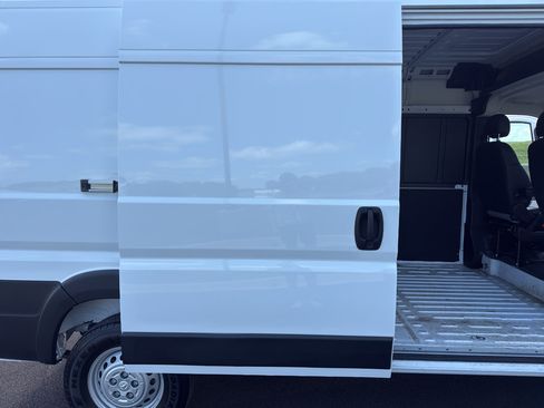 Used 2026 RAM ProMaster 2500 w/ Convenience Group FWD image 15