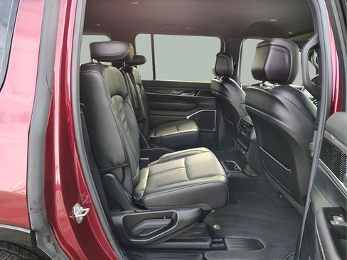 Used 2022 Jeep Wagoneer Series III w/ Flexible Seating Group AWD/4WD image 31