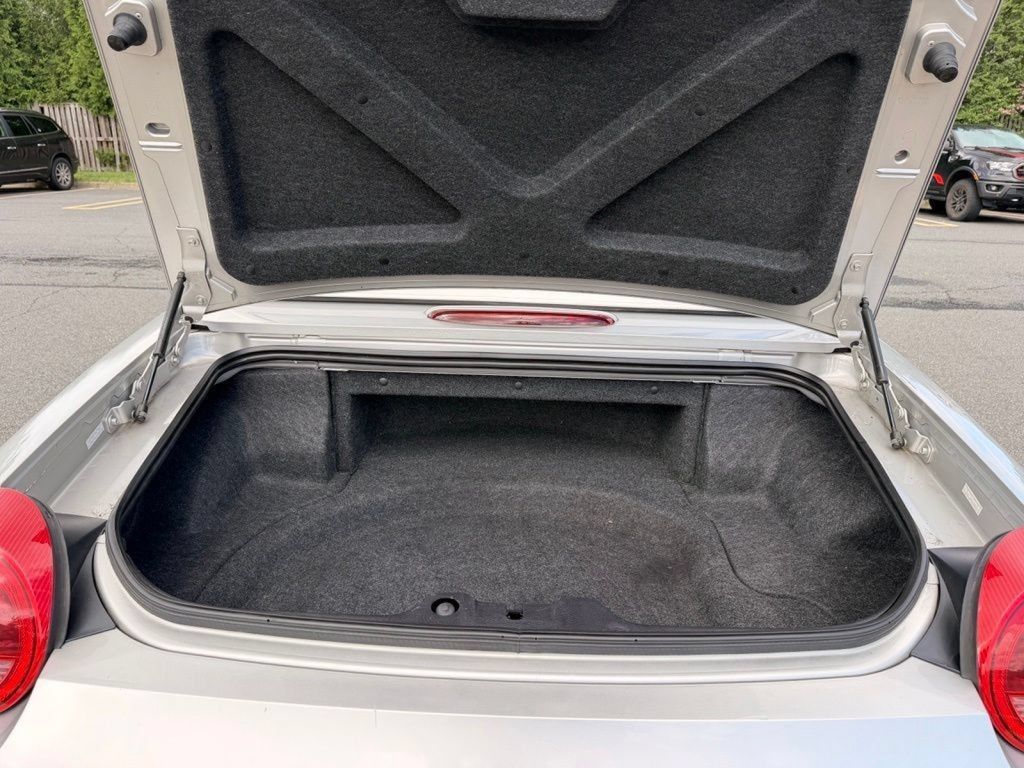 Used 2004 Ford Thunderbird RWD image 40