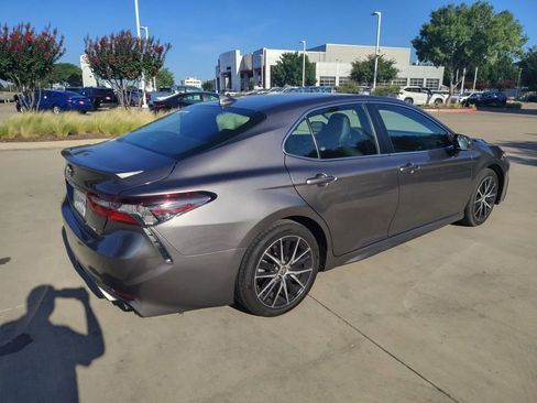 Used 2024 Toyota Camry SE FWD image 5