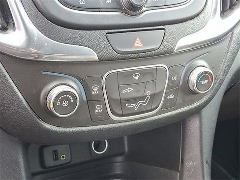 Used 2018 Chevrolet Equinox LT image 11