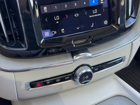 Used 2023 Volvo XC60 B5 Ultimate w/ Climate Package image 25