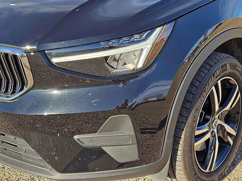 Certified 2025 Volvo XC40 B5 Core image 10