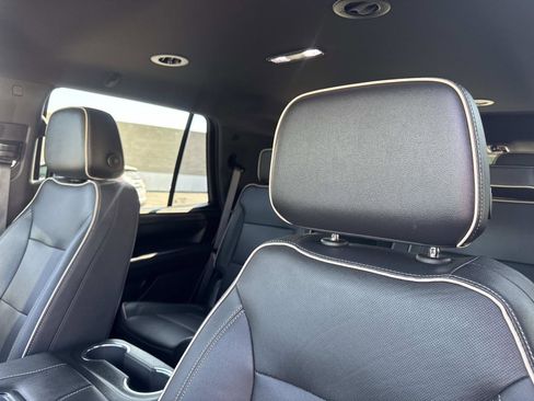 Used 2023 GMC Yukon SLT w/ SLT Luxury Package image 24