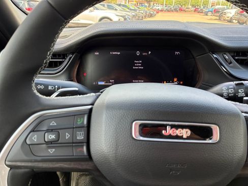 New 2026 Jeep Grand Cherokee L Limited w/ Limited Altitude Package AWD/4WD image 10