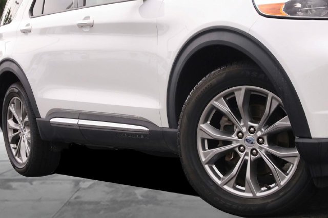 Used 2023 Ford Explorer Limited AWD/4WD image 3