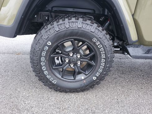 New 2025 Jeep Gladiator Sport image 5