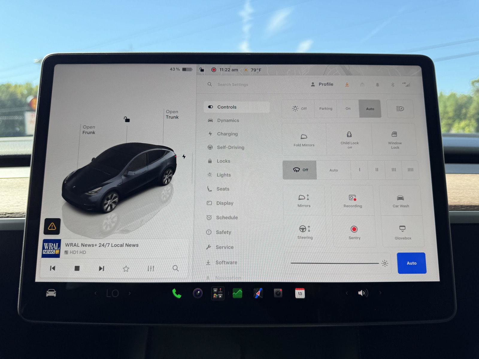 Used 2024 Tesla Model Y Long Range AWD/4WD image 21