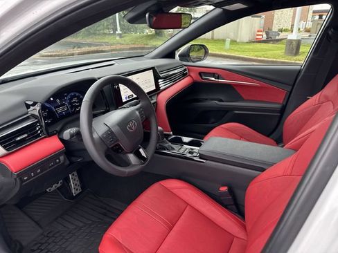 Used 2025 Toyota Camry Hybrid FWD image 10