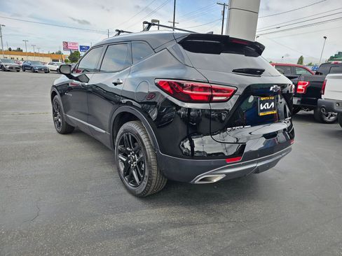 Used 2025 Chevrolet Blazer Premier w/ Driver Confidence II Package image 5