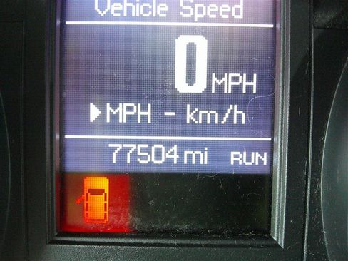 Used 2016 Chrysler Town & Country Touring image 12