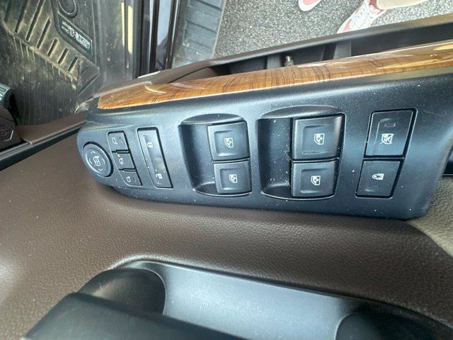 Used 2019 GMC Sierra 2500 SLT w/ Duramax Plus Package AWD/4WD image 19