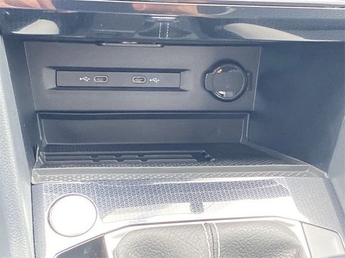 New 2025 Volkswagen Taos SE image 24