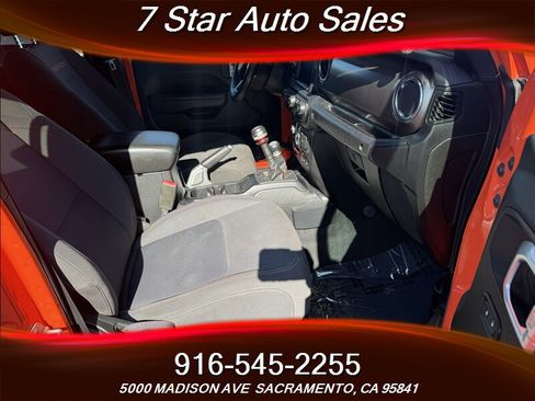 Used 2018 Jeep Wrangler Unlimited Rubicon w/ Dual Top Group image 34