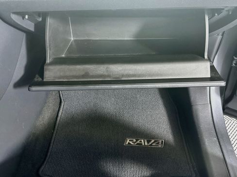 Used 2019 Toyota RAV4 XLE w/ Convenience Package FWD image 32