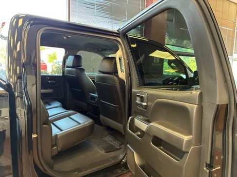 Used 2018 Chevrolet Silverado 1500 LTZ Z71 w/ LTZ Plus Package AWD/4WD image 28
