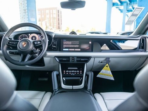 Certified 2025 Porsche Cayenne Coupe image 50