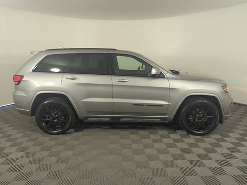 Used 2018 Jeep Grand Cherokee Altitude RWD image 7