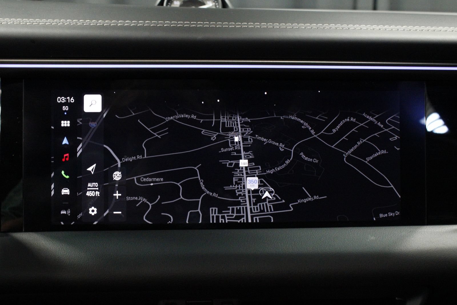 Certified 2025 Porsche Macan Turbo Electric AWD/4WD image 28