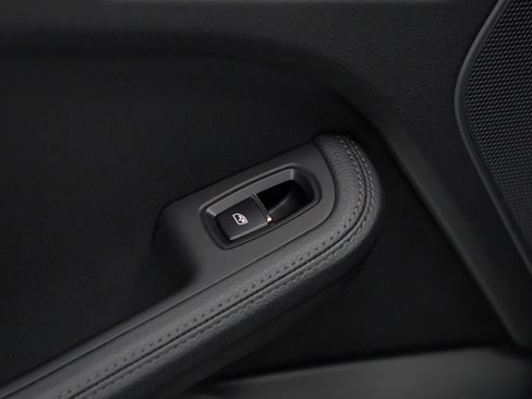 Used 2025 Porsche Macan image 16