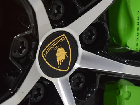 Used 2020 Lamborghini Huracan EVO image 20