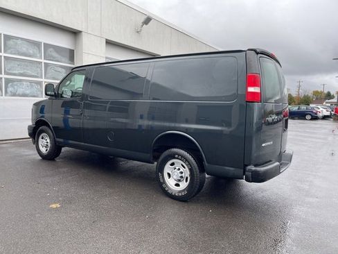 Used 2017 Chevrolet Express 2500 Work Van image 6