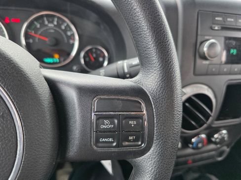 Used 2013 Jeep Wrangler Sport AWD/4WD image 13