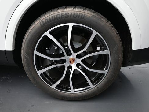 Certified 2026 Porsche Cayenne AWD/4WD image 9