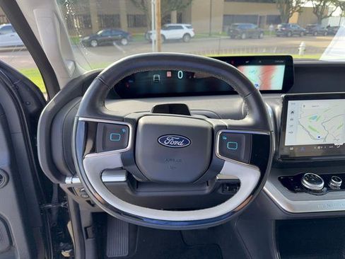 Used 2025 Ford Expedition Platinum w/ Driver's Package AWD/4WD image 12
