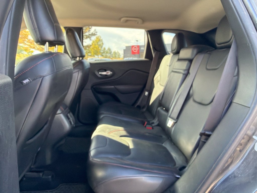 Used 2016 Jeep Cherokee Trailhawk w/ Leather Interior Group AWD/4WD image 4