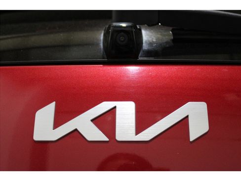 Used 2022 Kia Niro EX image 19