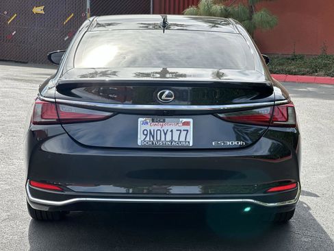 Used 2024 Lexus ES 300h w/ Premium Package FWD image 6