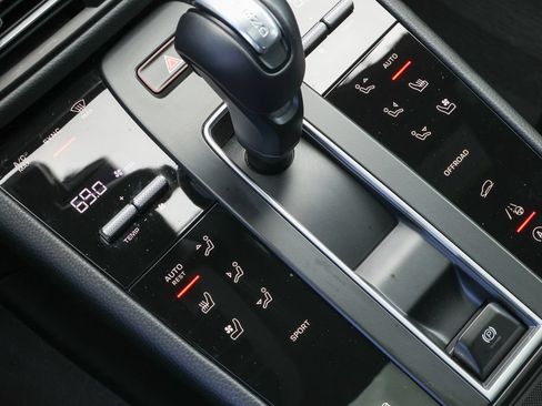 Certified 2026 Porsche Macan AWD/4WD image 33