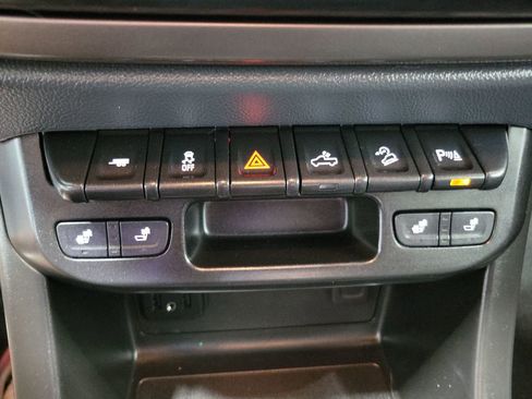 Used 2022 Chevrolet Colorado Z71 AWD/4WD image 40