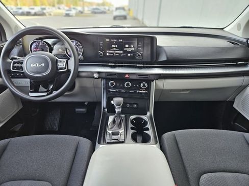 Used 2022 Kia Carnival LX image 16