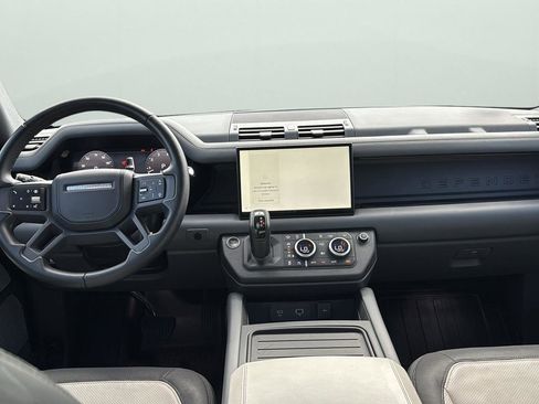 Used 2024 Land Rover Defender 130 X-Dynamic SE image 22