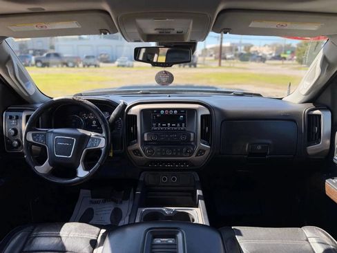 Used 2019 GMC Sierra 2500 Denali w/ Duramax Plus Package AWD/4WD image 17