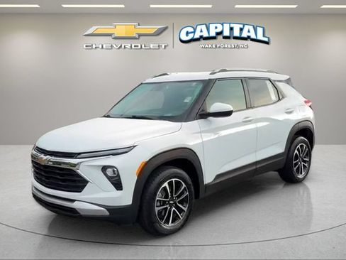 Used 2025 Chevrolet TrailBlazer LT AWD/4WD image 1