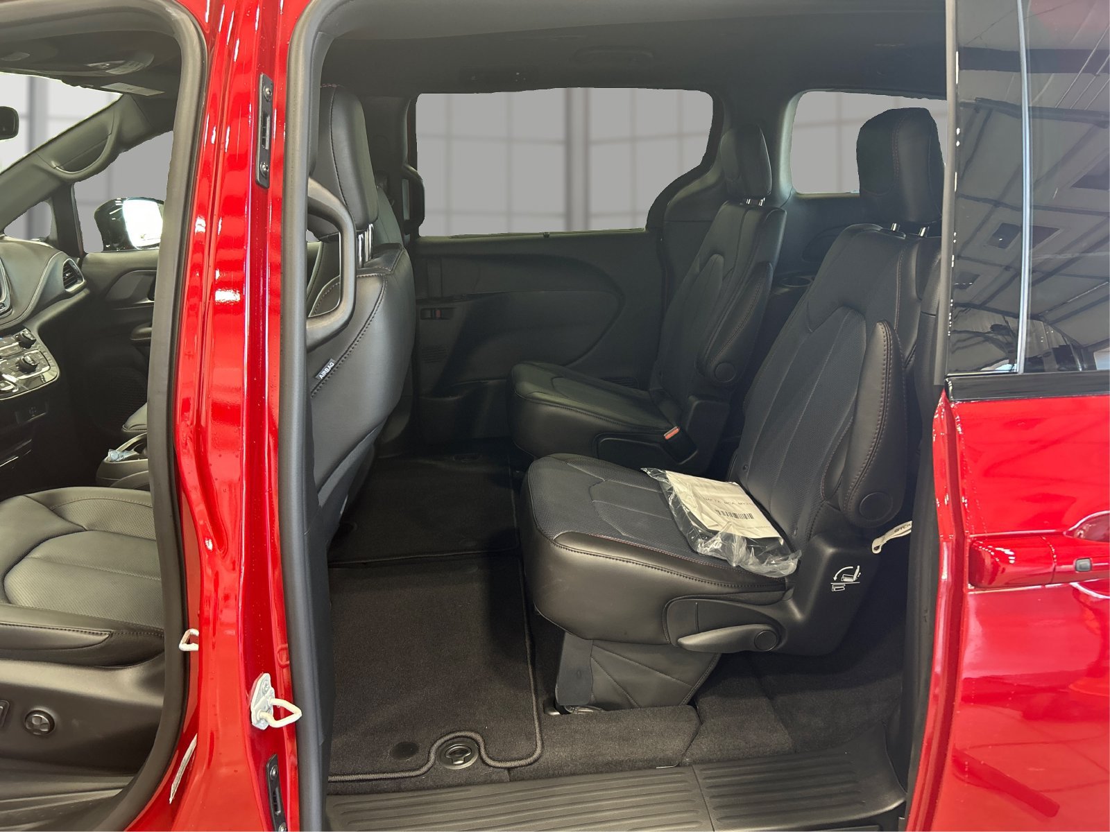 New 2027 Chrysler Pacifica Select FWD image 10