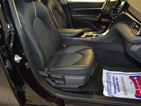 Used 2023 Toyota Camry SE image 11