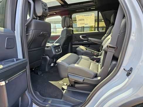 New 2027 Ford Expedition Platinum w/ Stealth Performance Package AWD/4WD image 13