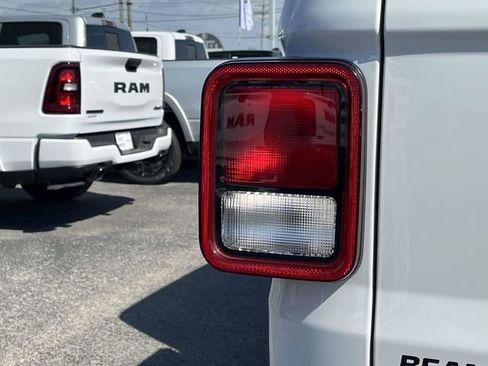 Used 2022 Jeep Gladiator Sport image 10