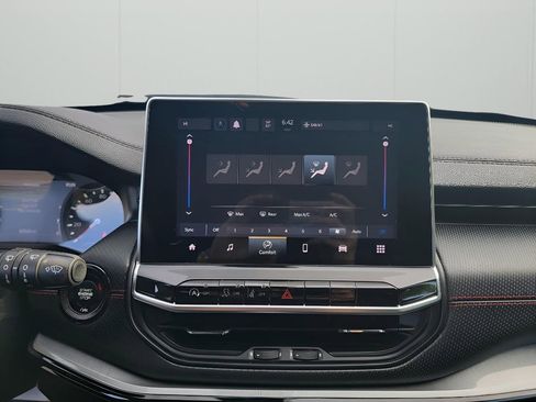 Used 2022 Jeep Compass Trailhawk image 23