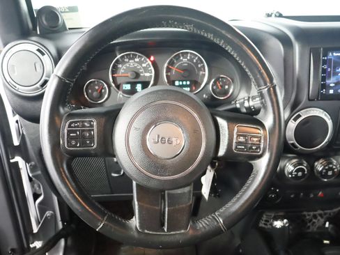 Used 2014 Jeep Wrangler Unlimited Sahara w/ Max Tow Package AWD/4WD image 31