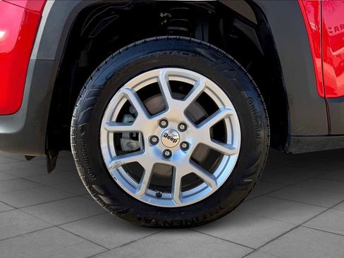 Used 2023 Jeep Renegade Latitude w/ Premium Group image 10