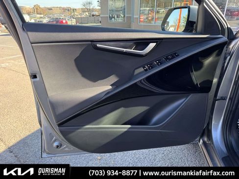 Used 2023 Kia Niro EX Touring image 16