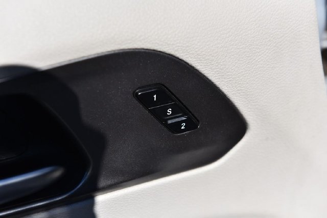 Used 2024 Chrysler Pacifica Touring-L FWD image 9