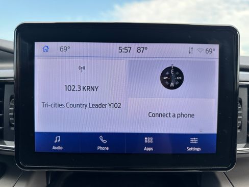 Used 2024 Ford Explorer XLT w/ Equipment Group 202A AWD/4WD image 15