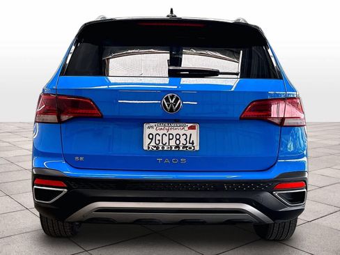 Used 2023 Volkswagen Taos SE w/ Panoramic Sunroof Package FWD image 8