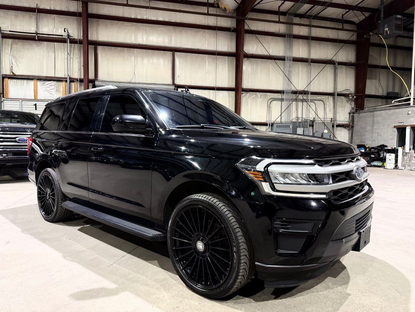 Used 2024 Ford Expedition XLT RWD image 2